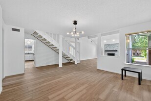 2818 Crest Park Dr in Houston, TX - Building Photo