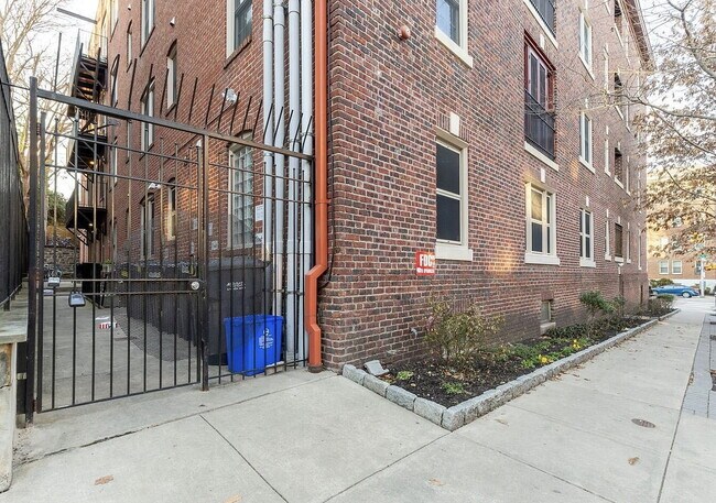 4300 Spruce St in Philadelphia, PA - Building Photo - Building Photo