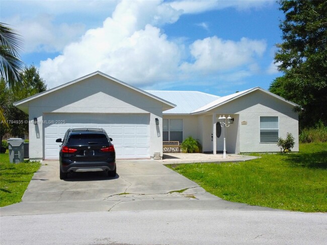 property at 720 2nd Pl SW