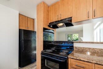Oak Creek in Santa Rosa, CA - Foto de edificio - Building Photo