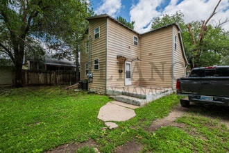 2147 N Park Pl in Wichita, KS - Building Photo - Building Photo