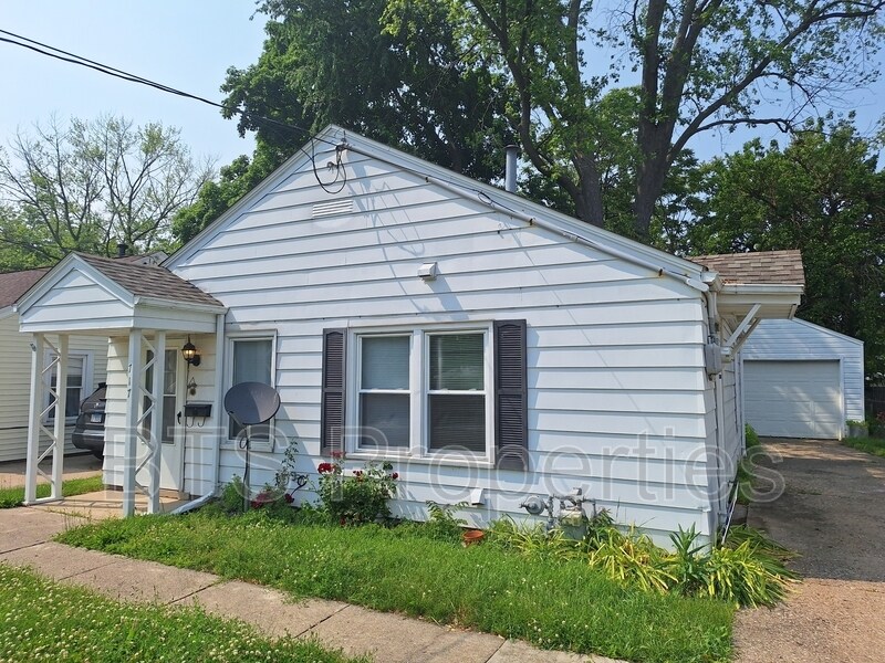 717 E Gift Ave in Peoria, IL - Foto de edificio