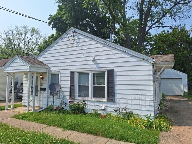 property at 717 E Gift Ave