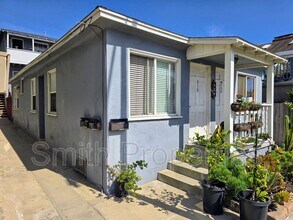 512 1/2 Manhattan Ave in Hermosa Beach, CA - Foto de edificio - Building Photo