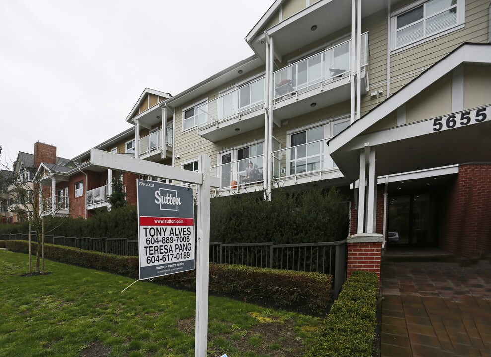 NORTH PARC in Burnaby, BC - Building Photo