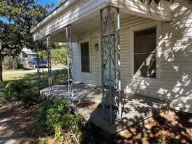 2420 Oakwood Terrace in Fort Worth, TX - Building Photo