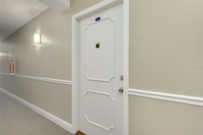 3806 Gulf of Mexico Dr in Longboat Key, FL - Building Photo - Building Photo