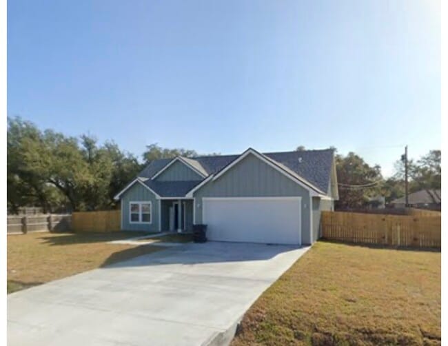 property at 938 Redwood Ave