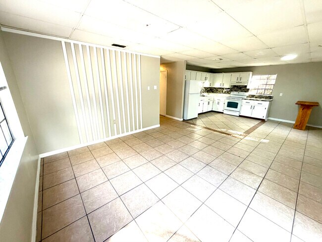 2504 Ave O NW, Unit B Downstairs in Winter Haven, FL - Foto de edificio - Building Photo