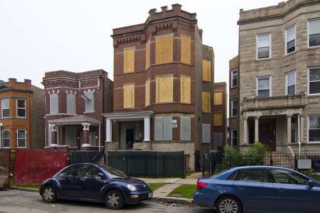 1451 N Washtenaw Ave in Chicago, IL - Foto de edificio - Building Photo