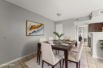 8342 Baker Dr in Houston, TX - Foto de edificio - Building Photo