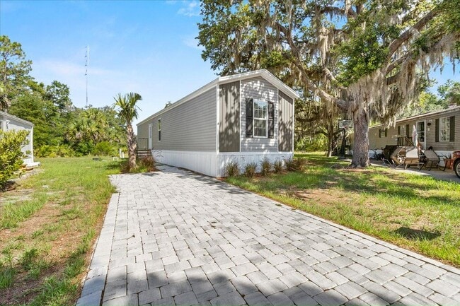 property at 11240 N Northwood Dr