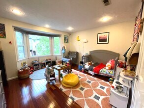 119 Beaconsfield Rd, Unit 1 in Brookline, MA - Building Photo - Building Photo