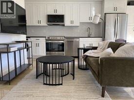 7986 Rosewood St in Burnaby, BC - Building Photo