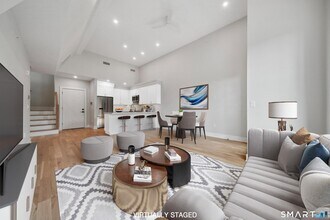 8 Husted Ln in New Canaan, CT - Foto de edificio - Building Photo