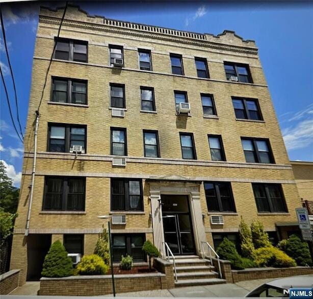 287 Lawton Ave, Unit 14 in Cliffside Park, NJ - Foto de edificio - Building Photo