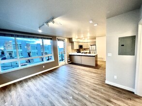 2330 Yakima Ct in Tacoma, WA - Foto de edificio - Building Photo