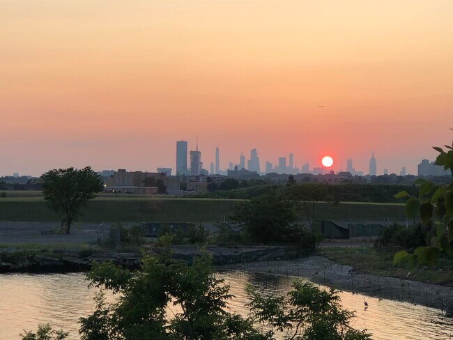 80 Lyon Ct in Jersey City, NJ - Building Photo - Building Photo