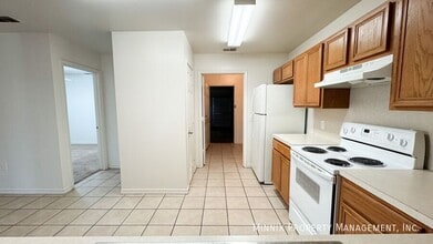 904 N Belmont Ave-Unit -B in Lubbock, TX - Building Photo - Building Photo