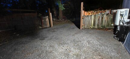 15010 26th Ave NE, Unit MIL in Shoreline, WA - Foto de edificio - Building Photo