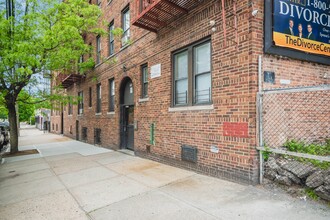 218 Mclean Ave in Yonkers, NY - Building Photo - Building Photo