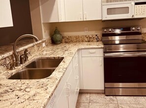 9630 Club S Cir in Sarasota, FL - Building Photo - Building Photo