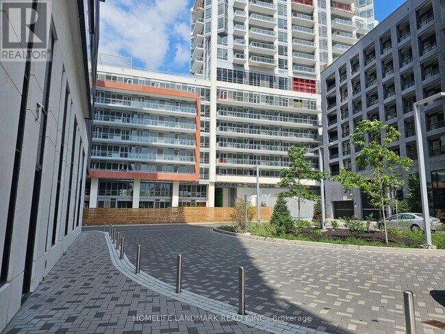 8868 Yonge St in Richmond Hill, ON - Building Photo - Building Photo