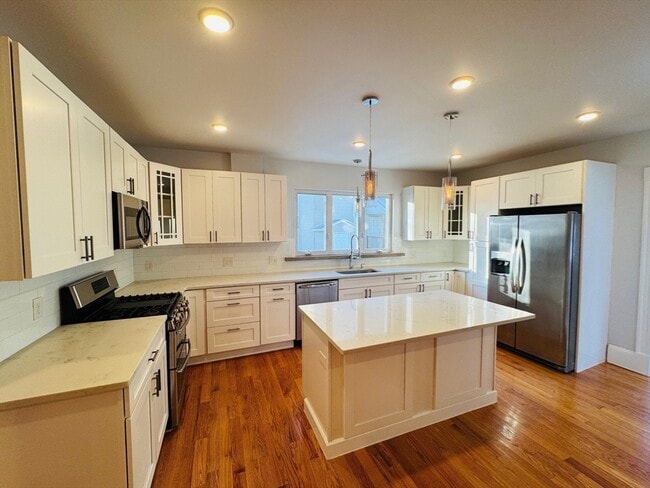 12 Emerald St in Medford, MA - Building Photo - Building Photo