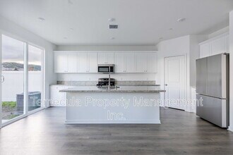 29243 Victoria Bch Blvd in Winchester, CA - Building Photo - Building Photo