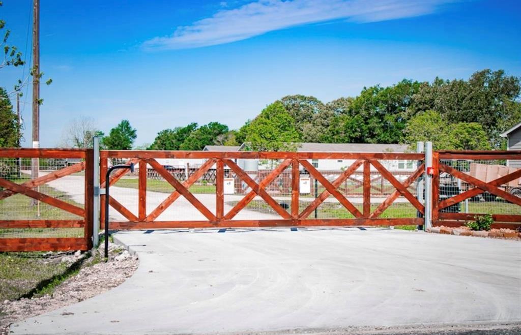 1566 County Rd 610 in Dayton, TX - Building Photo