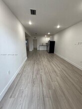 3146 NW 32nd St in Miami, FL - Building Photo - Building Photo