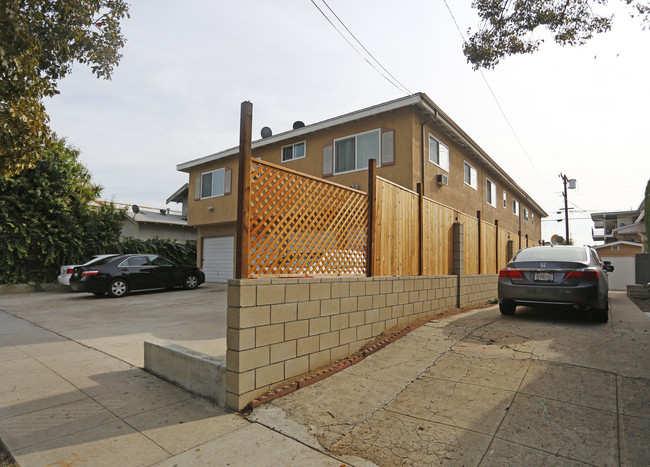 1308 E Harvard St in Glendale, CA - Foto de edificio - Building Photo