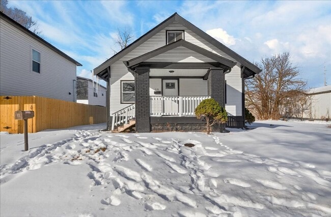 property at 218 S Walcott St