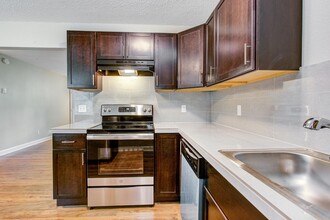 Oak Grove Terraces in Milwaukie, OR - Building Photo - Interior Photo