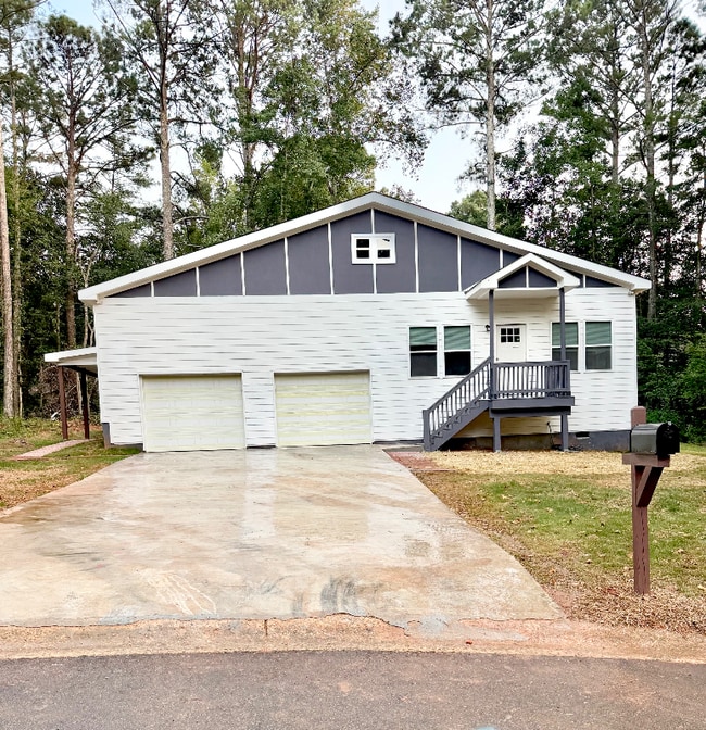 property at 557 Handyman Ct