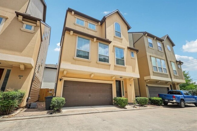 6363 Fairdale Ln in Houston, TX - Building Photo - Building Photo