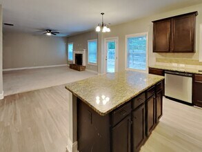 400 Louise Way in Locust Grove, GA - Building Photo - Building Photo