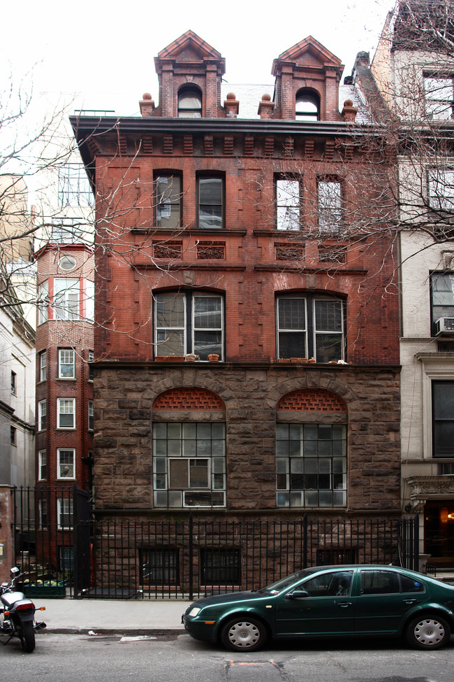 14 W 68th St in New York, NY - Foto de edificio - Building Photo