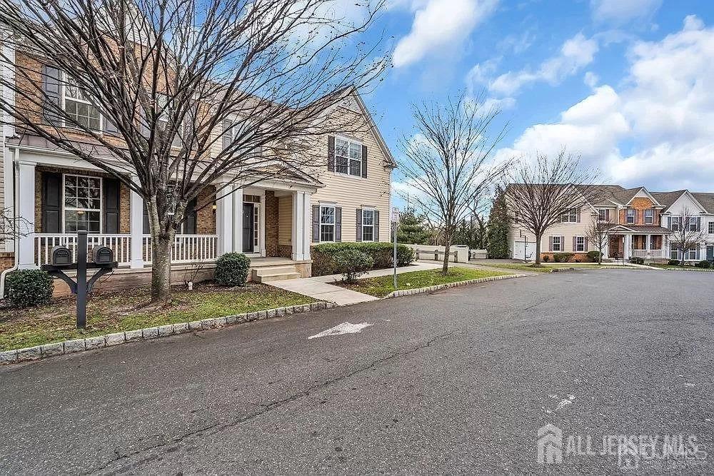 702 Leia Ln in Highland Park, NJ - Building Photo