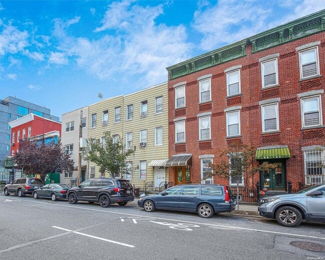 47-10 11th St in Queens, NY - Building Photo - Building Photo