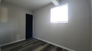 7880 Big Bend Blvd, Unit 1st floor in Webster Groves, MO - Foto de edificio - Building Photo