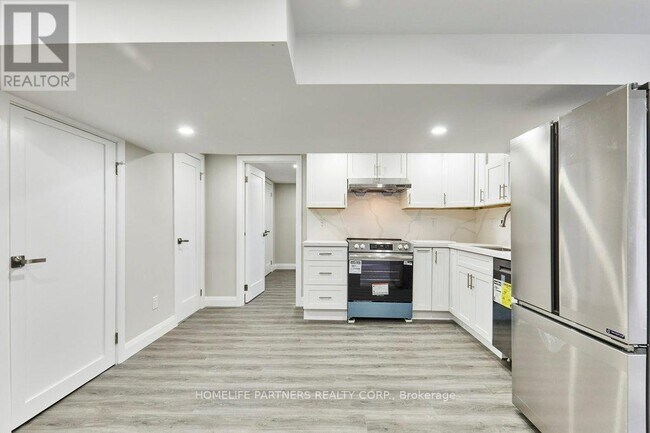 79 Strathavon Dr in Toronto, ON - Building Photo - Building Photo