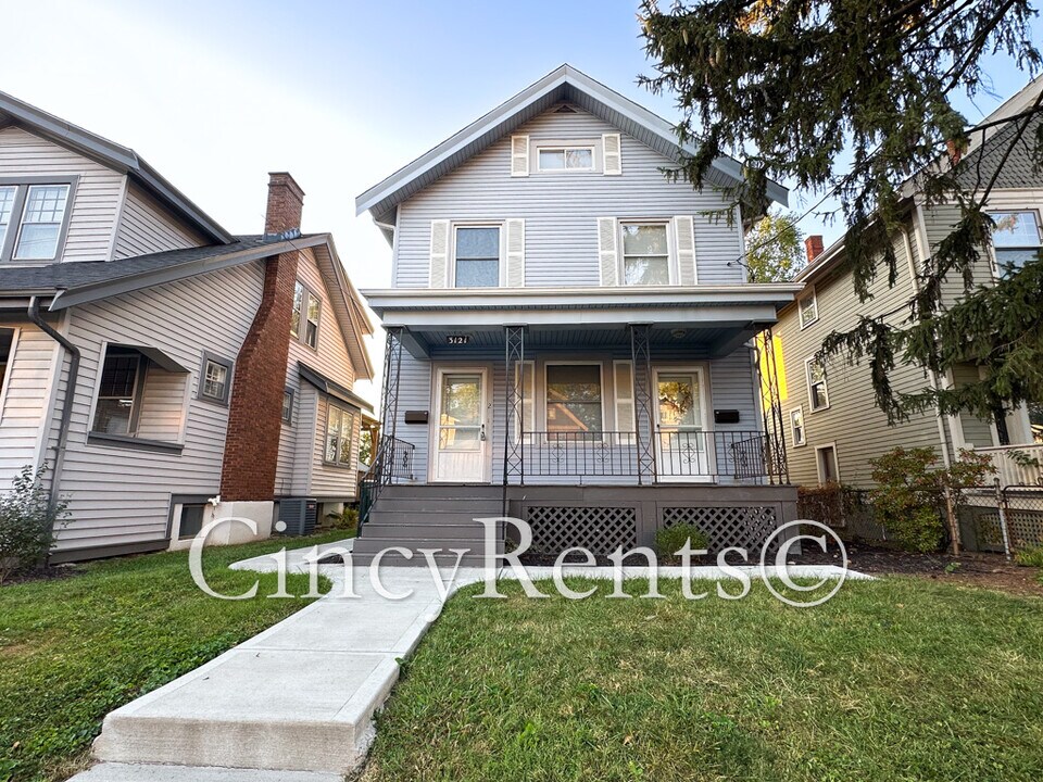 3121 Minot Ave, Unit 2 in Cincinnati, OH - Foto de edificio