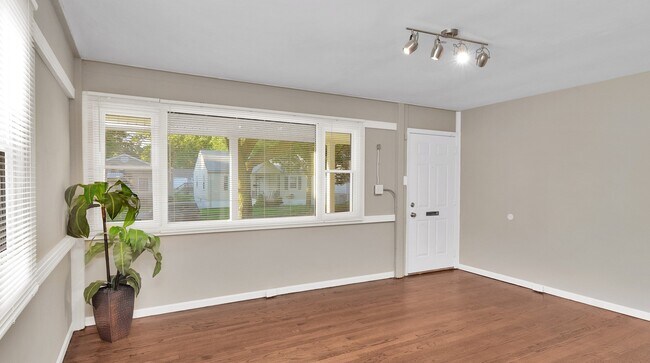 7068 Melrose Ave in University City, MO - Building Photo - Building Photo