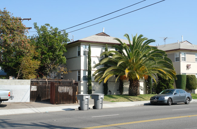 429 E Chevy Chase Dr in Glendale, CA - Foto de edificio - Building Photo