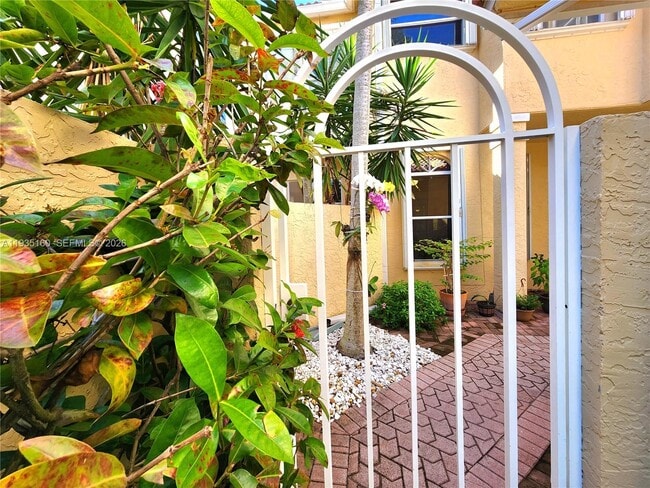 21028 NE 34th Ct in Aventura, FL - Building Photo - Building Photo