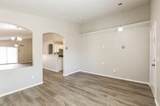 16015 W Sierra St in Goodyear, AZ - Foto de edificio - Building Photo
