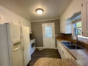 521 Carrol Dr in Sumter, SC - Building Photo - Building Photo