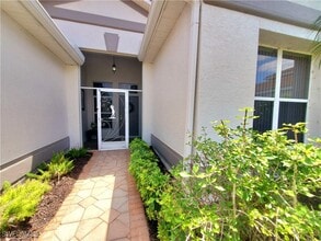 1211 Chelmsford Ct in Naples, FL - Building Photo - Building Photo