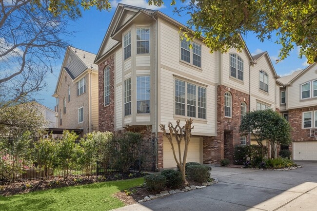 property at 2626 Commonwealth St